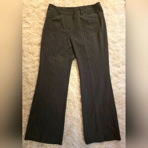 New Directions Women’s Dress Pants Gray Pin Stripe Size 14 Inseam 33"